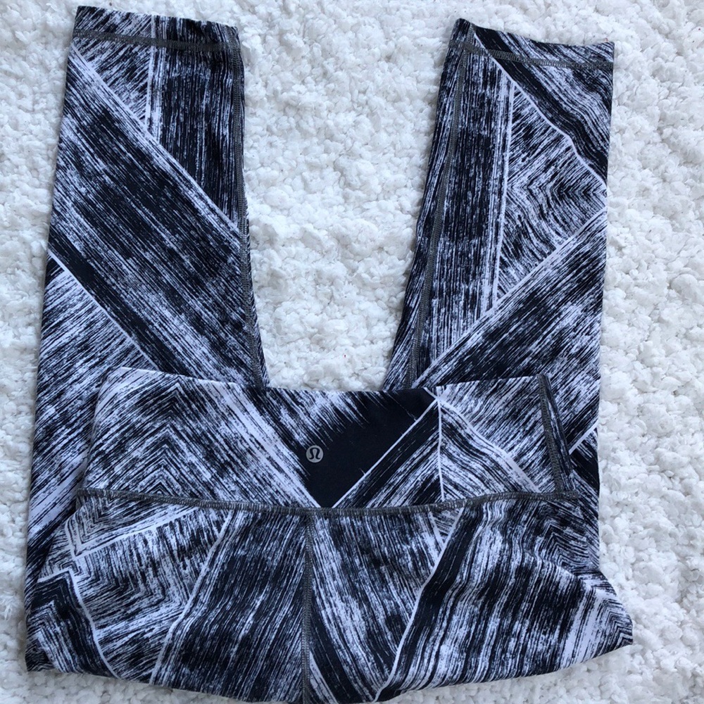 Lululemon Crop. Great Conditions
